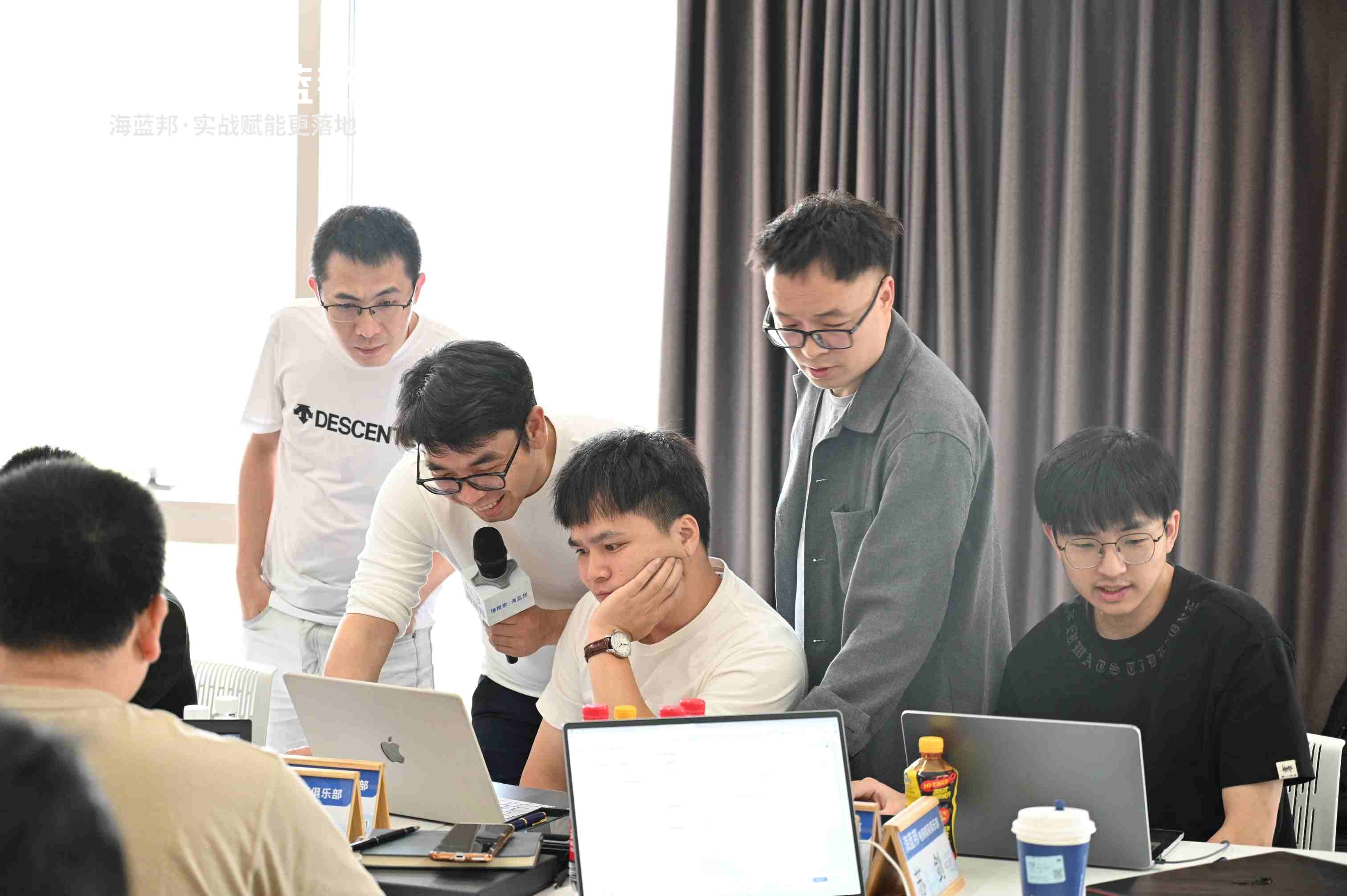 叶总与同学交流